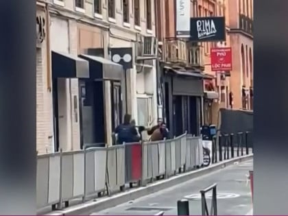 Napad nožem u Tuluzu: Dva policajca povrijeđena, napadač uzvikivao „Alahu akbar“