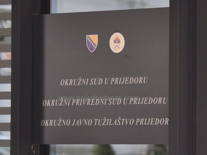 Оптужен Приједорчанин: Партнерки пријетио убиством, долазио под њен балкон