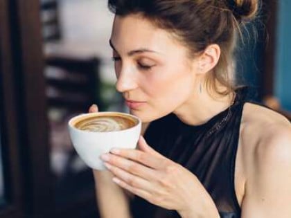 Како уклонити смеђе мрље од кафе и чаја са шоља