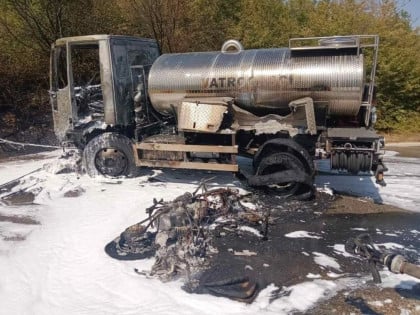 Стравична несрећа код Мостара: Мотоцикл и ватрогасно возило запалили се након судара (ВИДЕО)