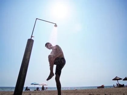 Ево шта се дешава ако се не истуширате послије купања у мору