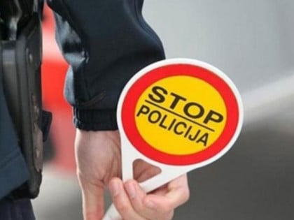 Pijana žena ometala saobraćajce u Kozluku pa završila u pritvoru