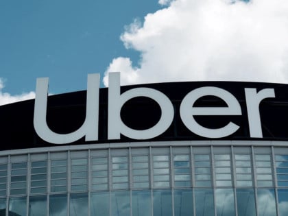 Američki Uber i kineski Poni planiraju više od 2.000 robotaksija širom Evrope