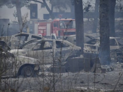 Језив снимак са Јадранске магистрале: Пожар опустошио подручје код Омиша (ВИДЕО)