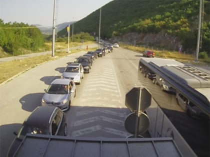 Дуге колоне на излазу из БиХ