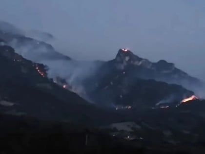 Ватра пријети кућама код Коњица