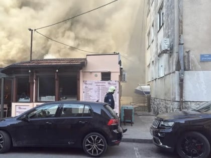 Požar na ulazu u Stari grad u Trebinju