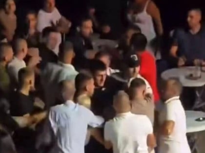 Masovna tuča na koncertu Amadeus benda: Napadnut policajac (VIDEO)