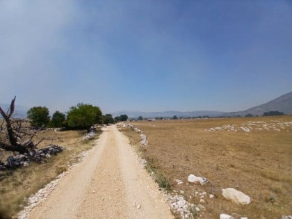 Пожар на Моринама се шири, ватра за сада не угрожава насеља