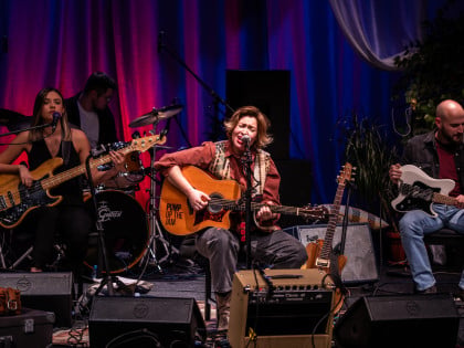 Ana & The Changes objavili album "Live u Pozorištu": Koncertno putovanje kroz karijeru