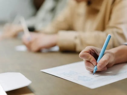 Ministari, poslanici, direktori, pomoćnici: Ko se sve nalazi na kompenzacionim listama?