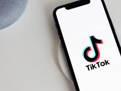 Irski parlament pritiska Tiktok: Nestalo pet mladih života zbog snimanja za društvene mreže