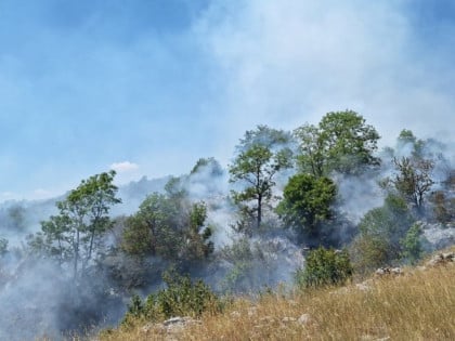 Požar  prijeti bihaćkom aerodromu