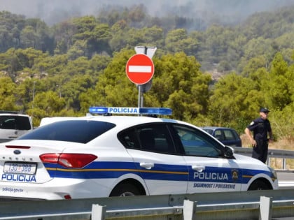 Kanađanka uhapšena zbog požara kod Šibenika, dvoje navodno pobjeglo u BiH