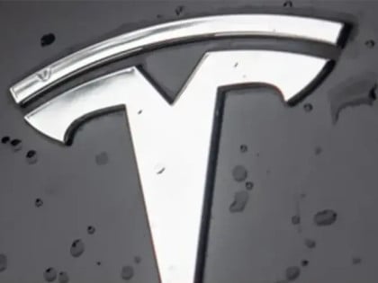 Tesla povlači milione vozila