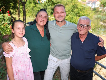 Stanivuković posjetio Ranka Ikonića, heroja koji je ranjen izvezao autobus iz Goražda