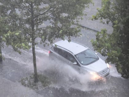 Jako nevrijeme pogodilo Sloveniju: Tornado oštetio objekte