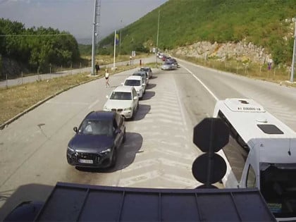 Duge kolone vozila u oba smjera na prelazu Zupci