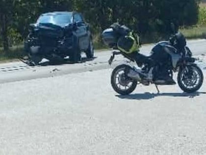 Тешка несрећа код Добоја: Погинуо мотоциклиста, дијелови возила расути по путу