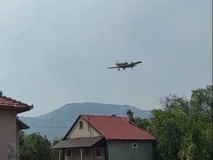 Više požara na području Trebinja, vatru gasi i "er traktor"