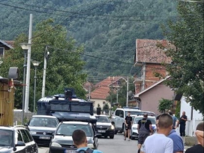 Приведени службеници општине у сјеверној Митровици