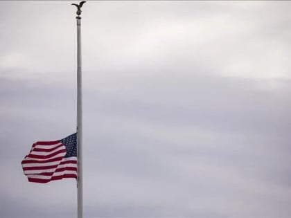 Tramp naredio spuštanje američkih zastava na pola koplja zbog smrti Doli Parton