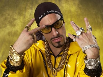 Objavljen prvi trejler za film "Ali G: Who Iz I?": Saša Baron Koen se vraća kultnoj ulozi(Video)