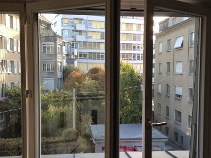 Trogodišnja djevojčica pala sa trećeg sprata