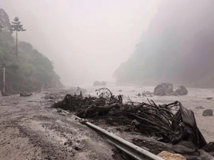 Познато шта је покренуло смртоносну бујицу у Непалу