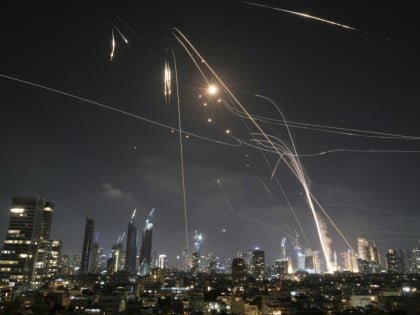 Iran uzvratio na američku agresiju, balističke rakete padaju po zalivu