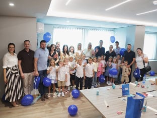 Нова банка уз своје запослене и њихове породице: Посебан дан за првачиће