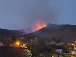 Vatrogasci cijelu noć gasili požar u banjalučkom naselju