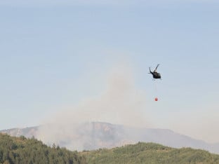 Хеликоптер ОС ангажован на гашењу пожара на подручју Мркоњић Града