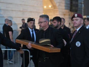 Дарко Младић донио очева одликовања и шапку