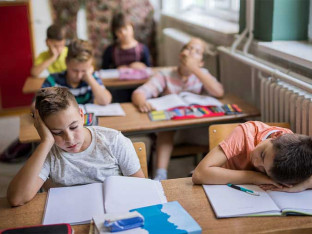 Просвјетари у Србији траже краће часове због екстремних температура
