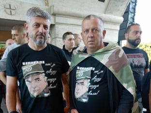 „NEMA NAZAD!”: Mladićevi saborci se opraštaju od generala