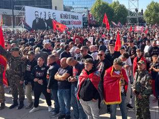 Настављени протести у Приштини
