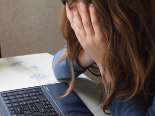 Od uvreda do prijetnji: Sve veći izazovi u zaštiti djece od digitalnog nasilja, evo šta kažu u Ministarstvu