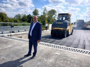 Вишковић: Положене прве тоне асфалта на ауто-путу Рача-Бијељина