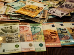 Познате личности се пријавиле за исплату 100 КМ, али не знају гдје да подигну новац