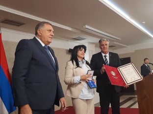 Уручена признања љекарима и медицинским техничарима Сарајевско-романијске регије за хуманизам и рад у рату