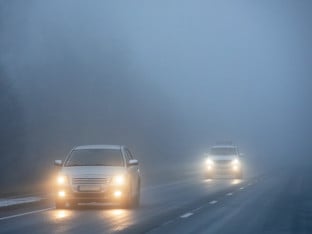 Magla smanjuje vidljivost na putu, posebno u kotlinama i pored riječnih tokova