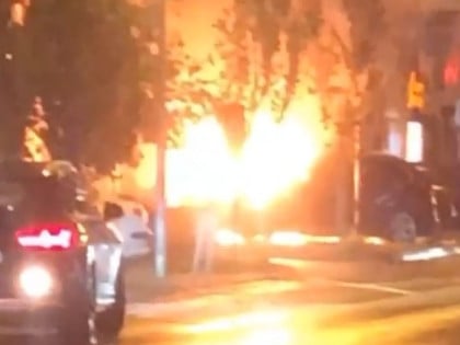 На Новом Београду изгорjело 10 аутомобила!