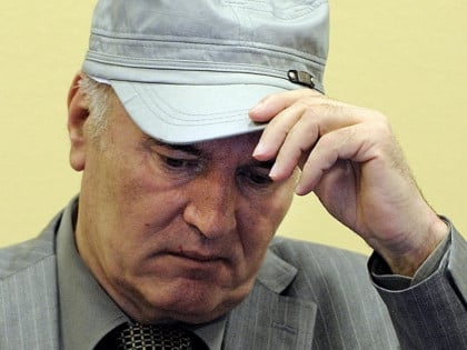 Авион са тијелом Ратка Младића полетио ка Београду