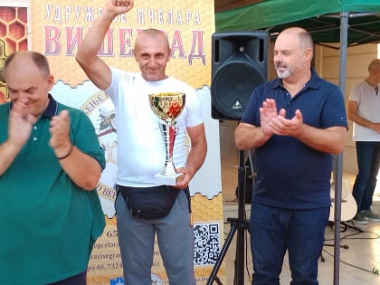 Игору Драгићу златни пехар на 18. Међународном сајму меда, пчеларских производа и опреме у Вишеграду