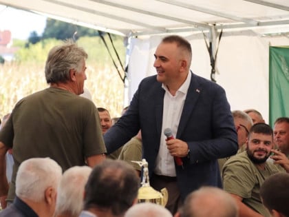 Minić otvorio lovnu sezonu kod Dervente: Okupilo se oko 300 lovaca