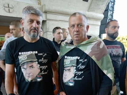 „НЕМА НАЗАД!”: Младићеви саборци се опраштају од генерала