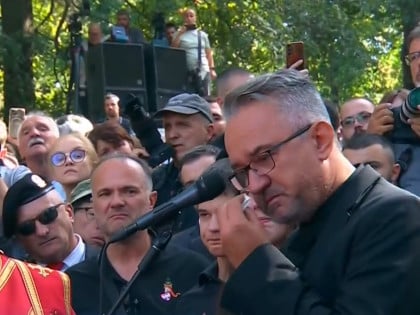 Путуј оче, путуј команданте:  Даркo Младић се потресним ријечима опростио од генерала