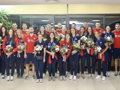 Odbojkaši sa cvijećem dočekali odbojkašice