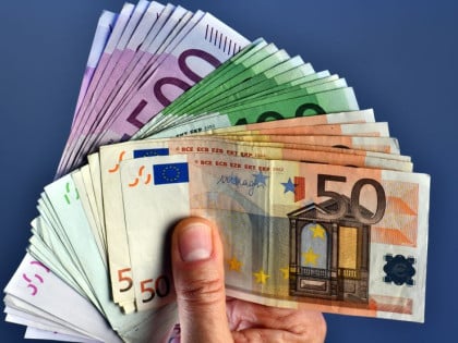 Srbin daje 5.500 evra za vrlo prostu informaciju! Oglas sa Fejsbuka zapalio mreže, evo šta tačno traži